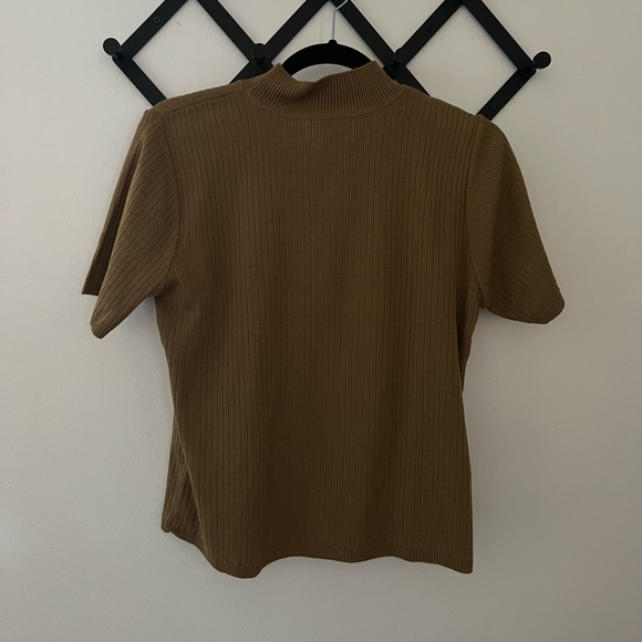 Ribbed Faux-turtleneck Short-sleeve Top - Picture 2 of 3
